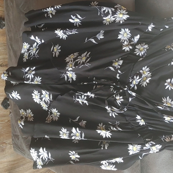 Romper - Picture 3 of 5